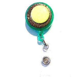 Retractable badge holder